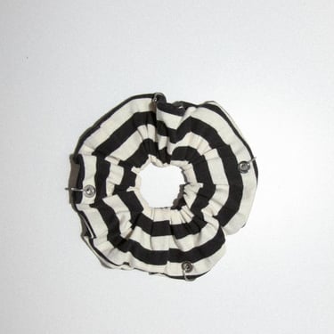 KkCo Pierced Scrunchie - Black &amp; White