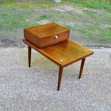 Mid Century Modern American of Martinsville step side table Accord series 