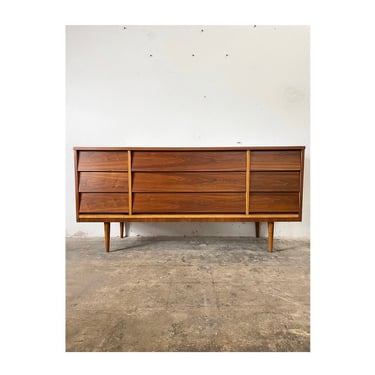 Mid Century Modern Dresser 