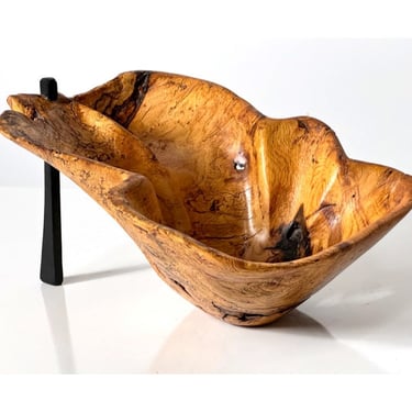 Vintage Signed American Studio Craft Decorative Bowl Sculpture in Red Oak Burl circa 1980s 