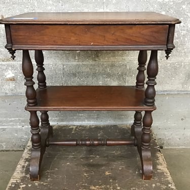 Adorable Oak Side Table (Seattle)