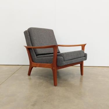 Vintage Mid Century Modern Teak Lounge Chair 