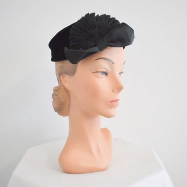 1940s/1950s Franklin Simon Black Velvet and Ribbon Hat 