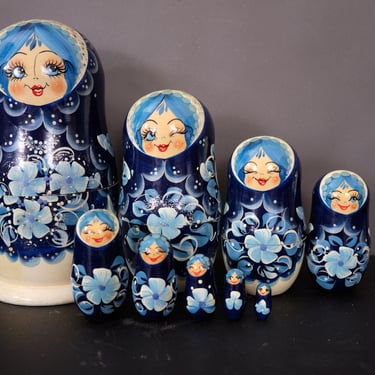 Vintage Winking Eyes Russian 9-Piece Nesting Dolls Set 