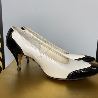1960s pumps, vintage 60s shoes, high heel, black and white, 1960s spectators, mrs maisel style, size 7, pointed toe, patent leather, mad men 