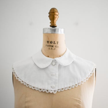 1940s White Collar with Lace Trim 
