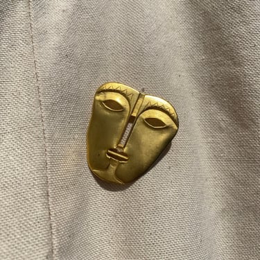 Vintage Maxine Denker Gold-Toned Tribal Face Mask Brooch Pin, Abstract Modernist, Engraved Face Mask Brooch, Unique Jacket Pin, 45 mm 