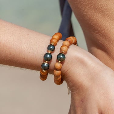 Sandalwood Tahitian Pearl Bracelet, Beaded Bracelet, Tahitian Pearl SBracelet,Black Pearl Bracelet,Wood Beaded Bracelet,Maui Hawaii 