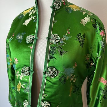 Vintage Silk embroidered Asian jacket~ emerald Mossy green Beautiful embroidery puffy silk lined frog closures Cheongsam XSM 