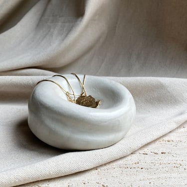 SÜMO | concrete handcrafted bowl | concrete jewelry bowl | concrete trinket dish | chunky japandi Decor | pebble jewelry | wabi sabi decor 