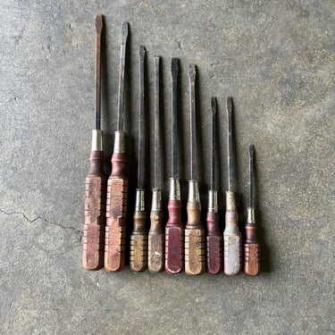 Vintage lot of 9 Wood Handled Screwdrivers 