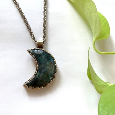 Fluorite Moon Necklace A from Nepal