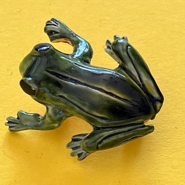 enamel frog brooch 1970s tiny green lapel pin 