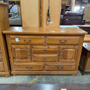 Drexel Heritage Farmhouse Pine 6-Drawer Dresser