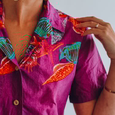 Vintage 70s Sportswear Blouse Tropical Floral Print; 80s Resort Sport Abstract Floral Fitted Summer Button Down Blouse with Wingtip Collar 