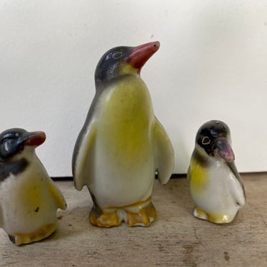 Vintage Penguin Figurines, Small, Mom Or Dad And 2 Babies,  Made in Japan, Penguin Collector 