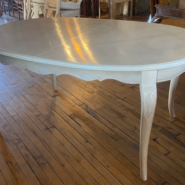 Cream Oval Dining Table w Patterned Top and 2 Leaves