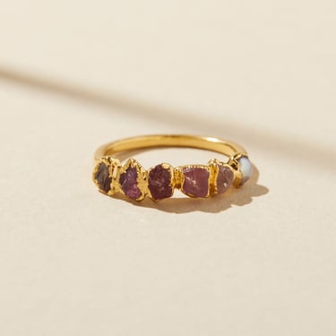 ombre pink stone ring, dainty raw gemstone ring, rainbow tourmaline ring for women, january raw garnet ring, new mom birthstone family ring 
