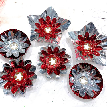 VINTAGE: 1950s - 5pcs - Christmas Tree Double Foil Light Reflectors - Tin Flowers - Flower Light Covers - Holiday Crafts 