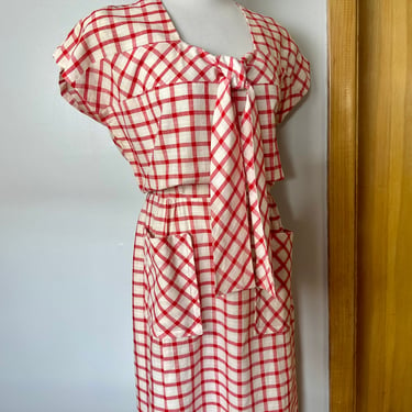 1940’s red & white Crisp cotton dress~ 40’s sweet frock with bow tie front~ striped plaid Pinup rockabilly girl~ true vintage size M/L 31”w 