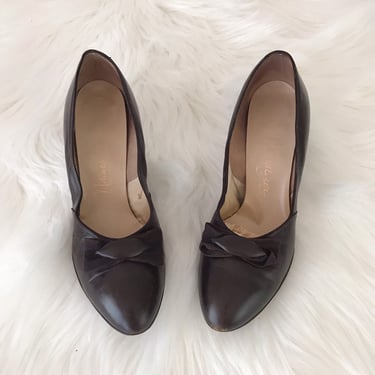 SIZE 6 Brown Heels, 1960s Brown Leather Pumps / Vintage 60s Brown Heeled Pumps Round Toe Size 6 