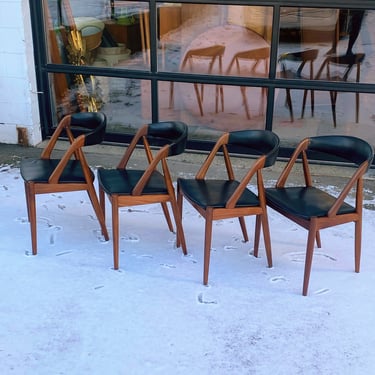 QUICK FLIP: Set of 4 Teak Kai Kristiansen Model 31 Dining Chairs in Black Vinyl