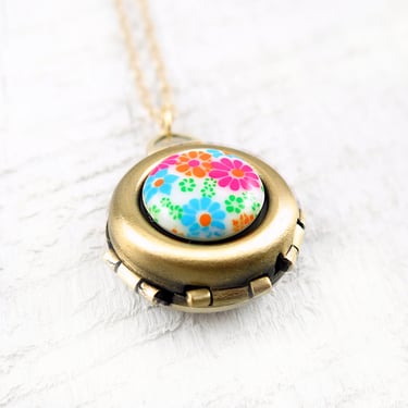 Four Photo Locket Necklace, Retro Flower Pendant, Personalized Gift for Her, Floral Locket, Family Photo Gift 