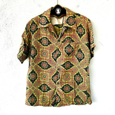 Vintage 1940s 1950s Rayon Crepe Paisley Bright Shirt 40s 50s Large Collar Hawaiian Bright Graphic Top 