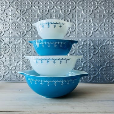 1970’s PYREX Snowflake Garland Cinderella Nesting Bowls - Set of 4 