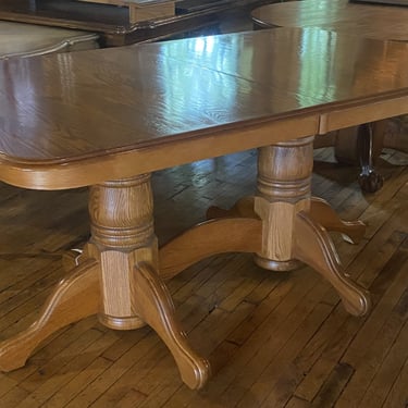 Light Brown Dual Bridged Pedestal Table w 4 Leaves