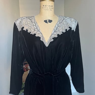 1940s Black Velvet Gown Heavily Embellished Neckline Volup 46 Bust 1940s 