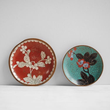 Vintage Pair of Chinese Cloisonné Dishes in Enamel, Brass, and Copper, Blue and Red Floral Ring Dishes 