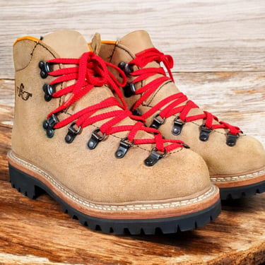 Vintage chunky hiking boots 1981 mountaineer hefty suede Vibram lug soles red laces super comfy padding arch support 70s vibes (6.5 - 7) 