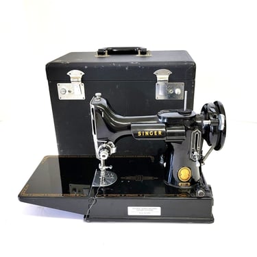 Vintage Singer 221 Featherweight Sewing Machine 