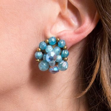 Pretty Vintage 50s 60s Light Blue AB & Gold Beaded Cluster Clip-On Earrings 