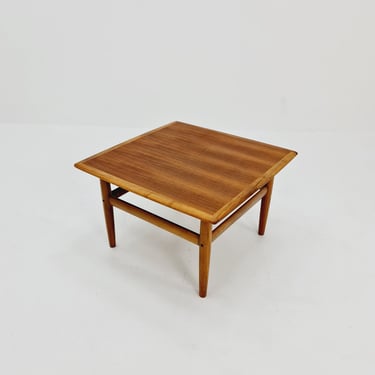 German walnut coffee table by Grete Jalk for EMÜ Møbelfabrik, 1960s 