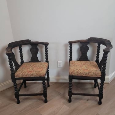 Pair of Antique European Carved Oak Corner Chairs, Box Stretcher Joined Bobbin Turned Spindle Legs, 19th Century 