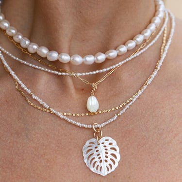 Pikake Chain Necklace, Mother of Pearl Pendant Necklace, Gold Pearl Necklace, Flower Tropical Necklace, Lei Hawaii Necklace, Hawaii Jewelry 