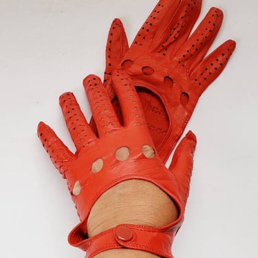 1960s Red Leather Kid Gloves Snap Cuff Wrist Closure / 60s Mod European Driving Gloves Perforation US Size 7 Ladies / Helga 