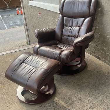 Lane Leather Lounge Chair & Ottoman