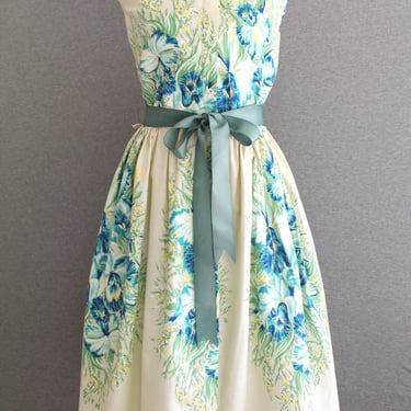1950-60s - Zip Front - Shirtwaist Dress - Cotton Floral Print - Pockets -  Estimated size 12/14 - by Norman 