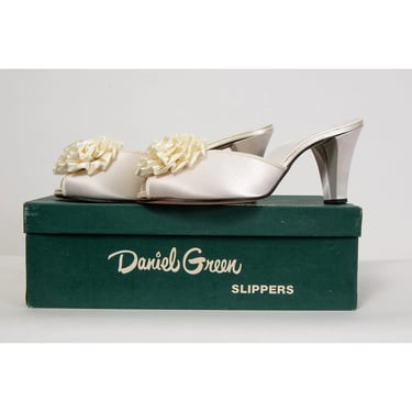 Vintage Daniel Green ivory satin bedroom slipper mules / New in box / 6 