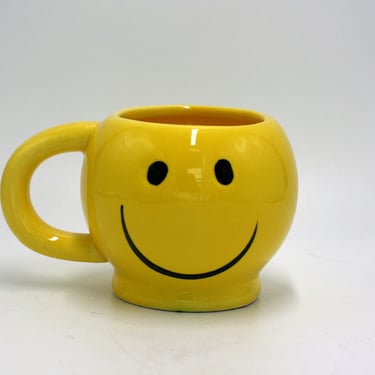 vintage yellow smiley face mug 