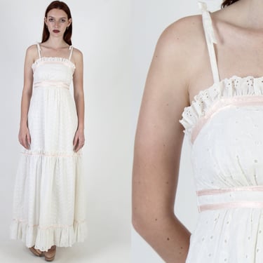 Plain White Embroidered Eyelet Maxi Dress / Solid Color Country Style Dress / Empire Waist Tiered Skirt / Vintage 70s Peasant Wedding Gown 