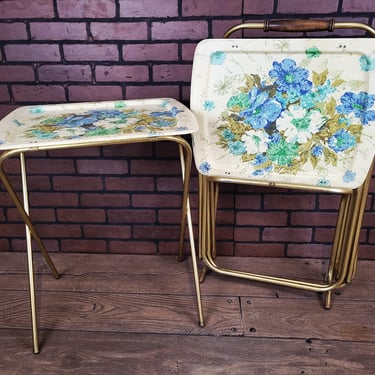 Set of 4 Cal Dak White Fiberglass Blue and White Flowers TV Trays with Storage Rack 