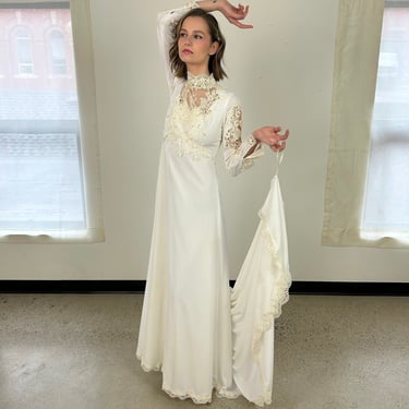 Vintage 1970's Lace Wedding Dress / 70s Lace Tulle Polyester Wedding Gown S 