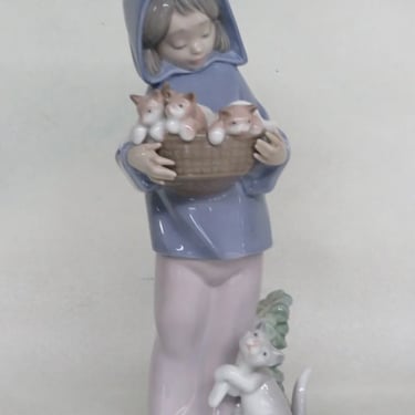 Lladro Spain 6102 Mother's Little Helper Kittens Purple Porcelain Figurine 3157B
