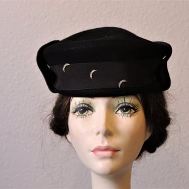 Vintage 1940s 50s Richard Original Black Wool Hat with Rhinestone Moons accents // Size 22 