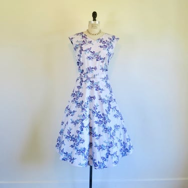 Vintage 1950's Lavender Purple Floral Cotton Day Dress Fit and Flare Style Sleeveless Circular Skirt 50's Spring Summer 33