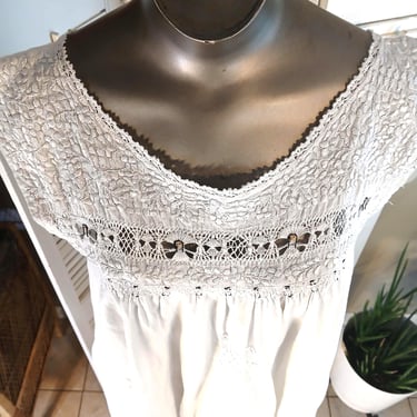 Vintage  80s/90s Oaxacan White on White  Embroidered Cotton Shift Dress / Pockets / 